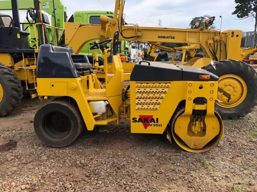 Tandem roller SAKAI 4ton SW350 SW500 TW500 built up Tangerang