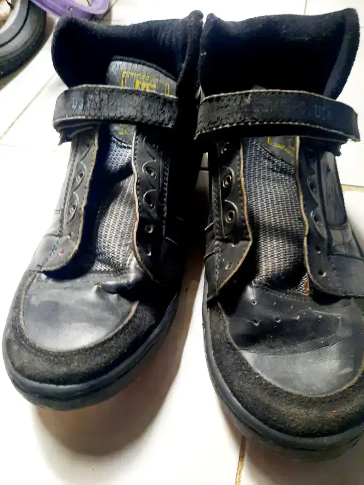 Jual sepatu sports merk DC UK 41