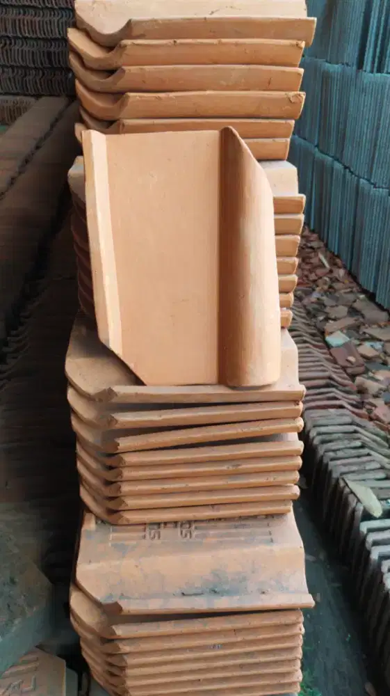 Menjual berbagai jenis genteng  harga terjangkau berkualitas