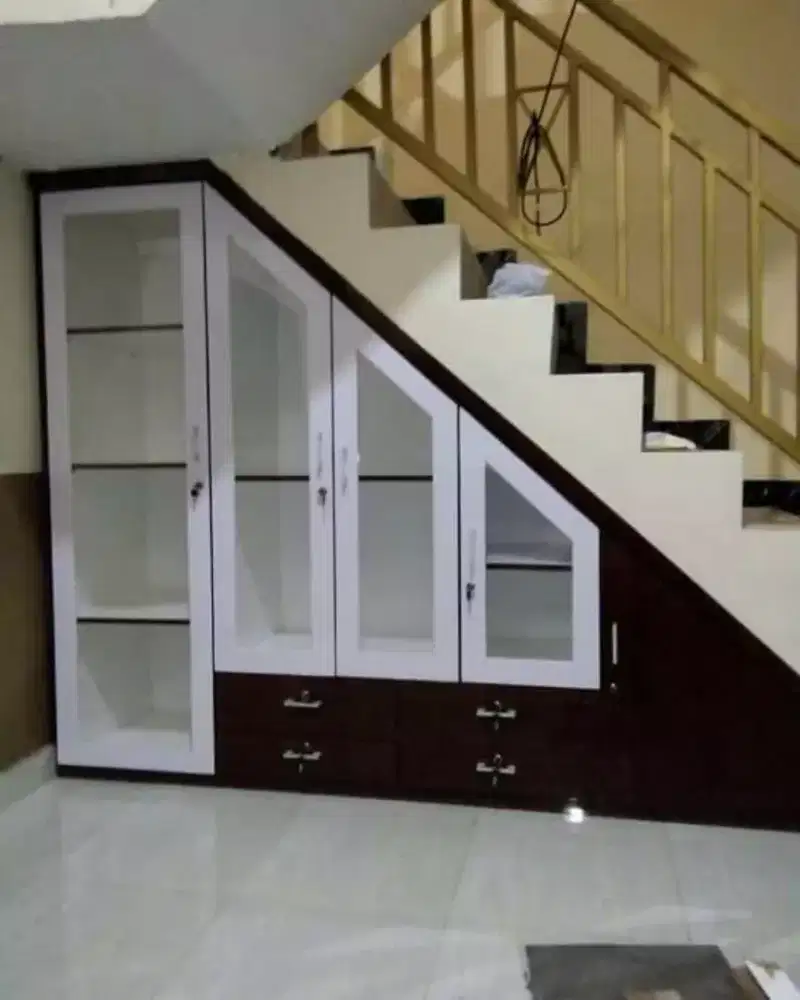 Lemari bawah tangga