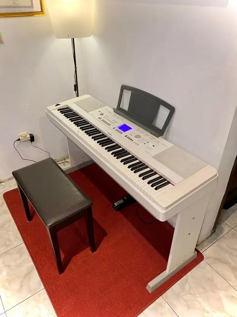 Piano Yamaha DGX-650 White Arius Clavinova Electone Roland Digital