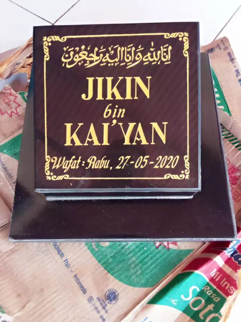 Batu nisan UK 20x20 Cm