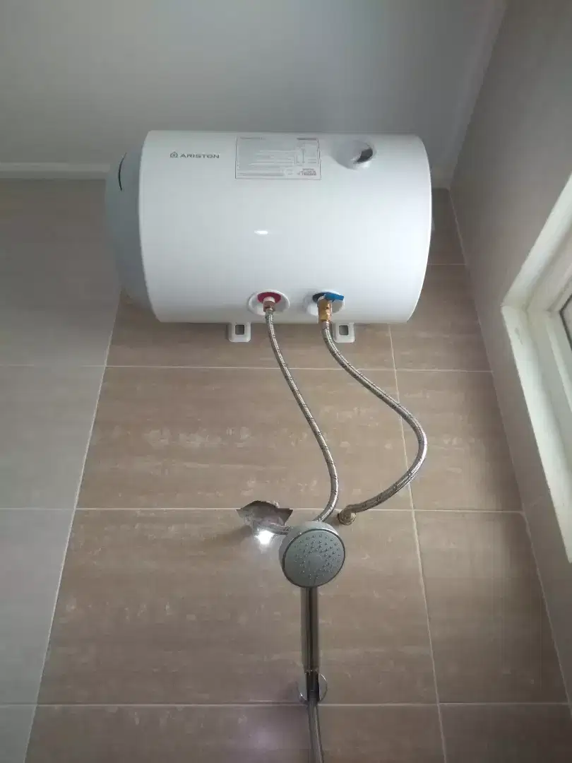 Waterheater listrik dan tenaga surya