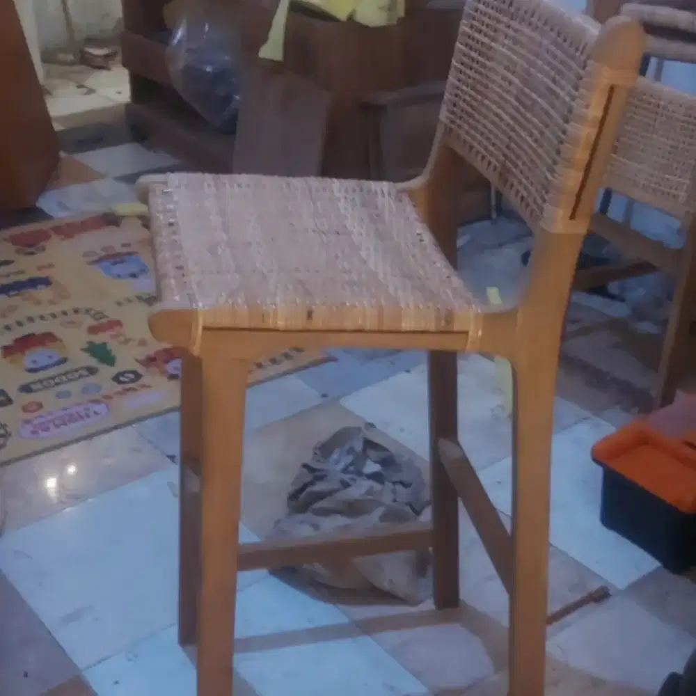 Kursi bar kombinasi kayu dan rotta