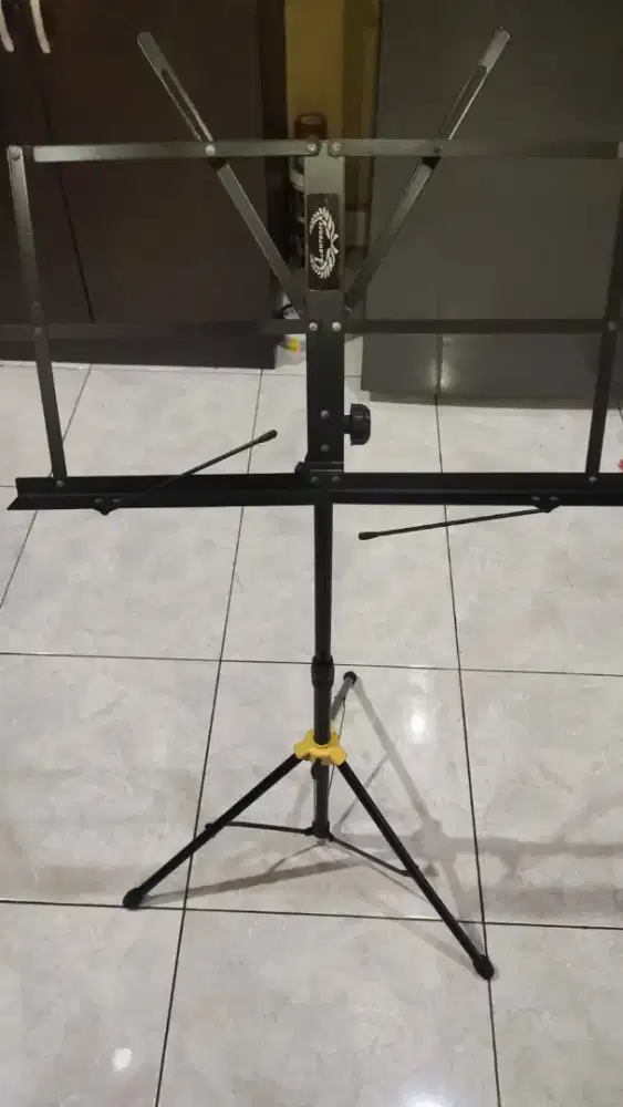Dijual musik stand.
