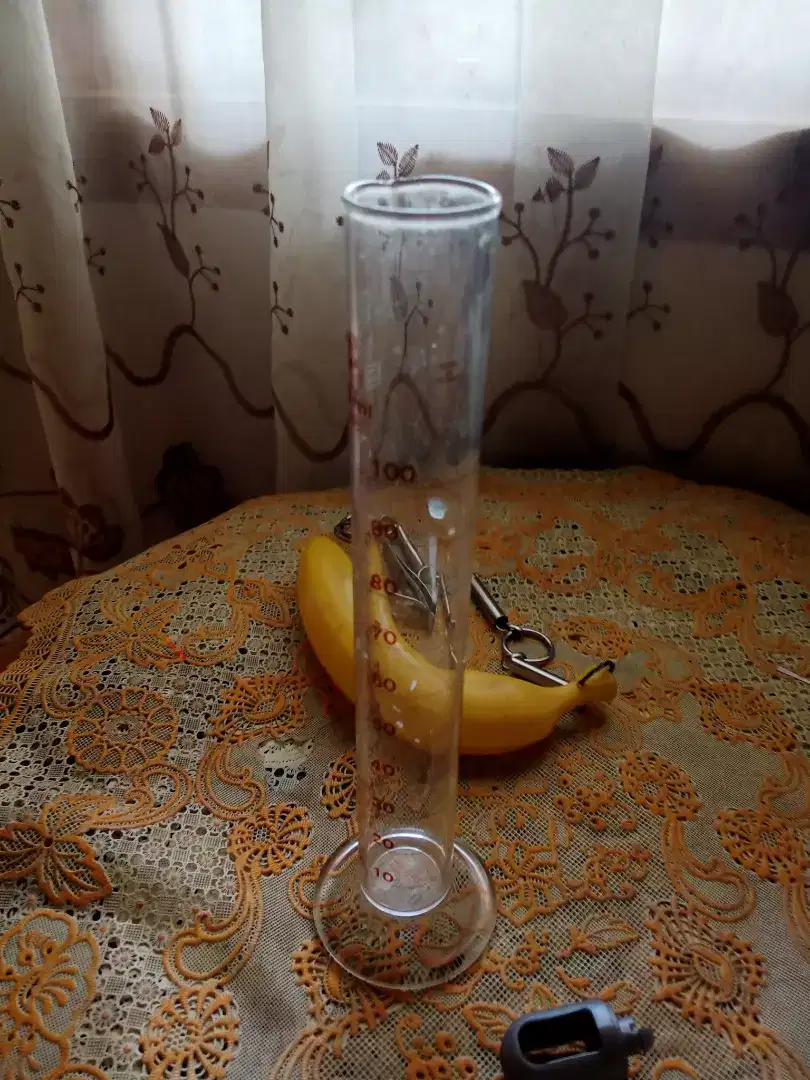 Gelas ukur kaca sebanyak 30 buah