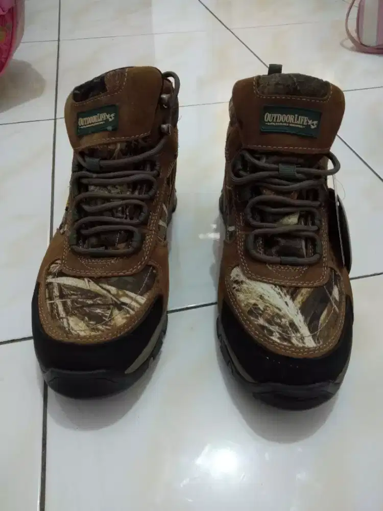 Sepatu bawa dari Amerika.