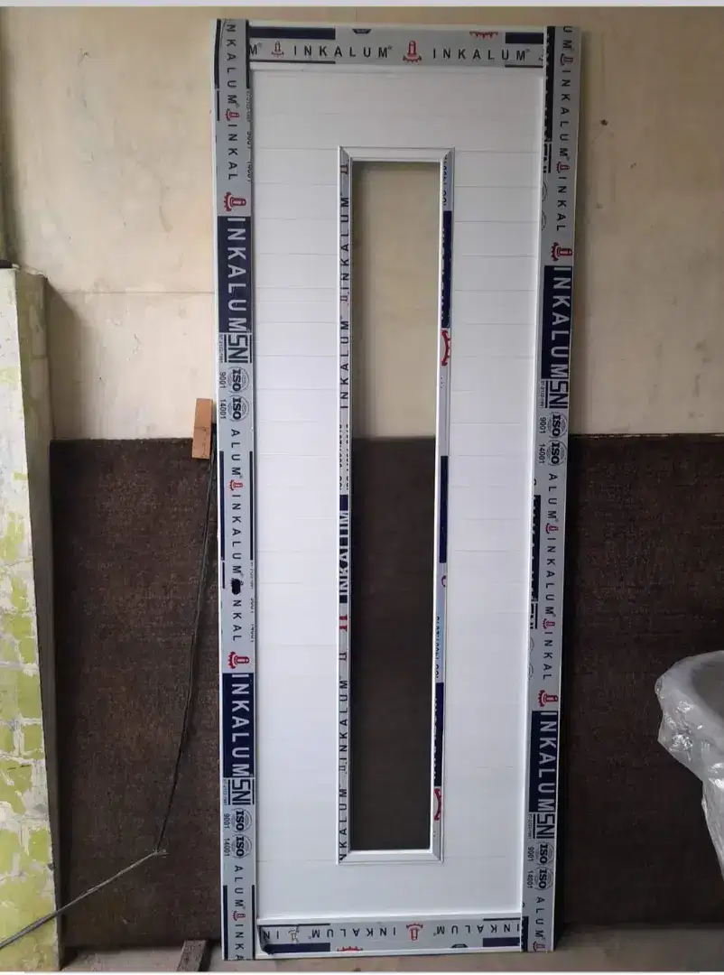 Pintu panel aluminium kombinasi kaca