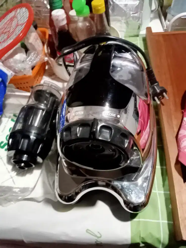 Hurom made in korea juice extractor