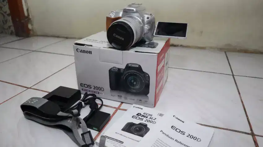 Jual cepat canon 200d fullset jarang dipakai, mulus lecet pemakaian