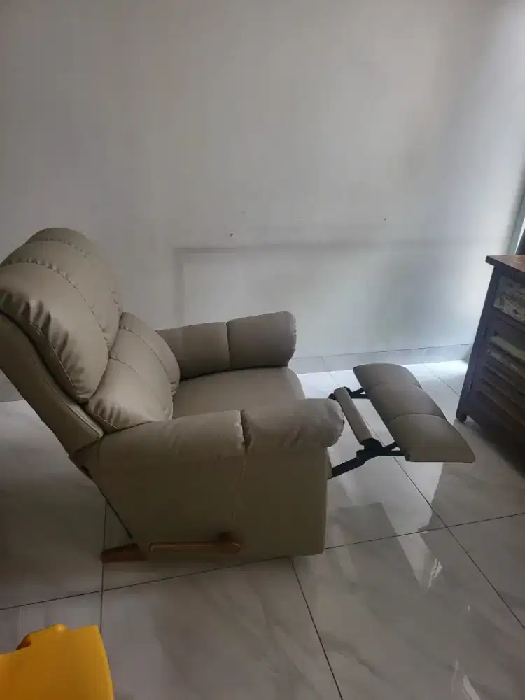 Lazyboy asli kulit sintetis per unit