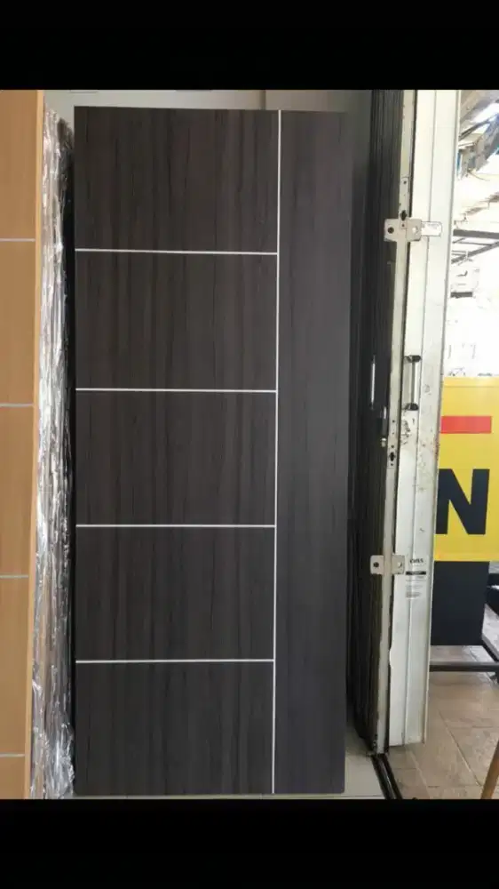 Pintu triplek minimalis