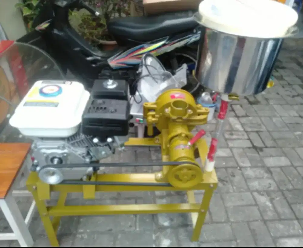 ( rumah teknik jogja)mesin giling kedelai( pembuatan tahu)+ mesin5,5hp