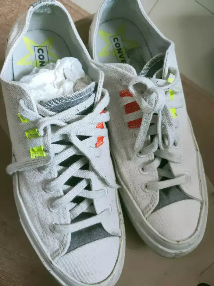 Like new converese size 42