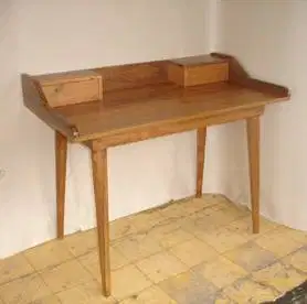 Meja tulis model retro