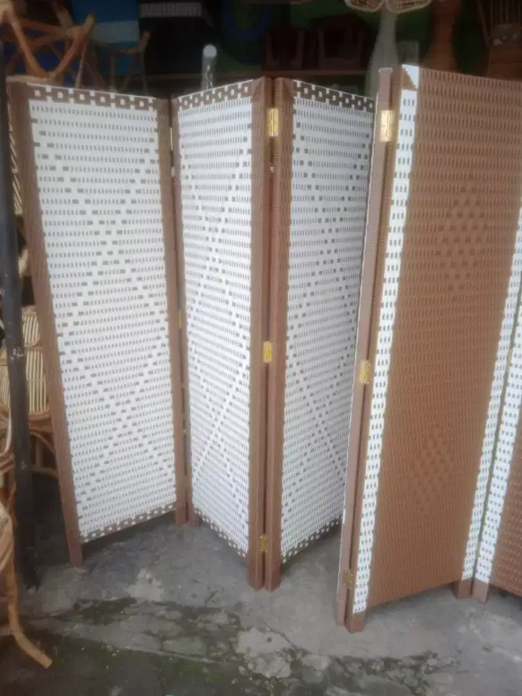 Penyekat rotan sintetis