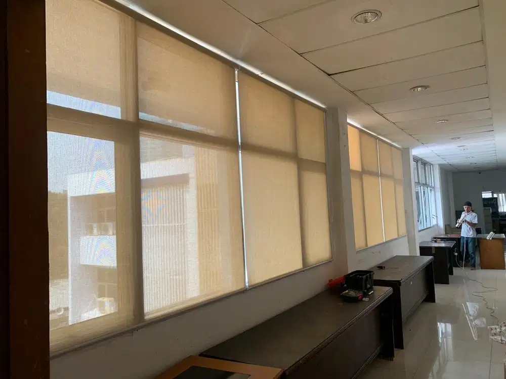 ROLLERBLINDS TIRAI GULUNG MINIMALIS