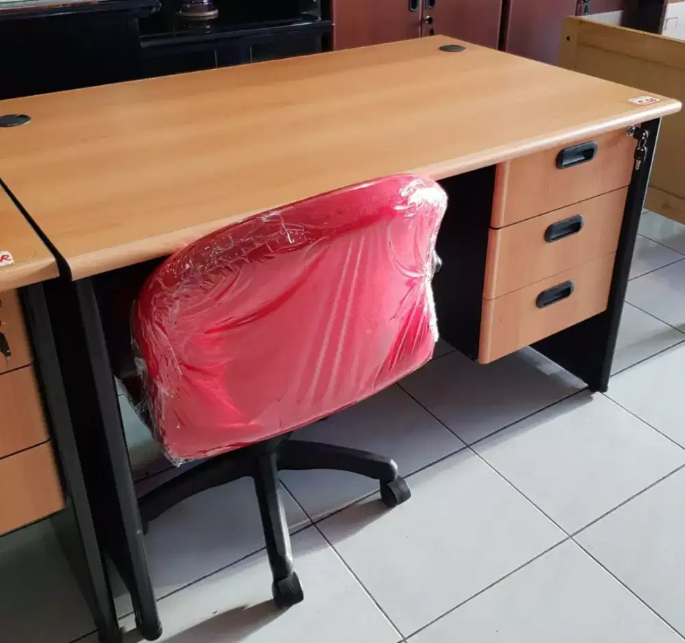 MEJA KANTOR MINIMALIS 3 LACI