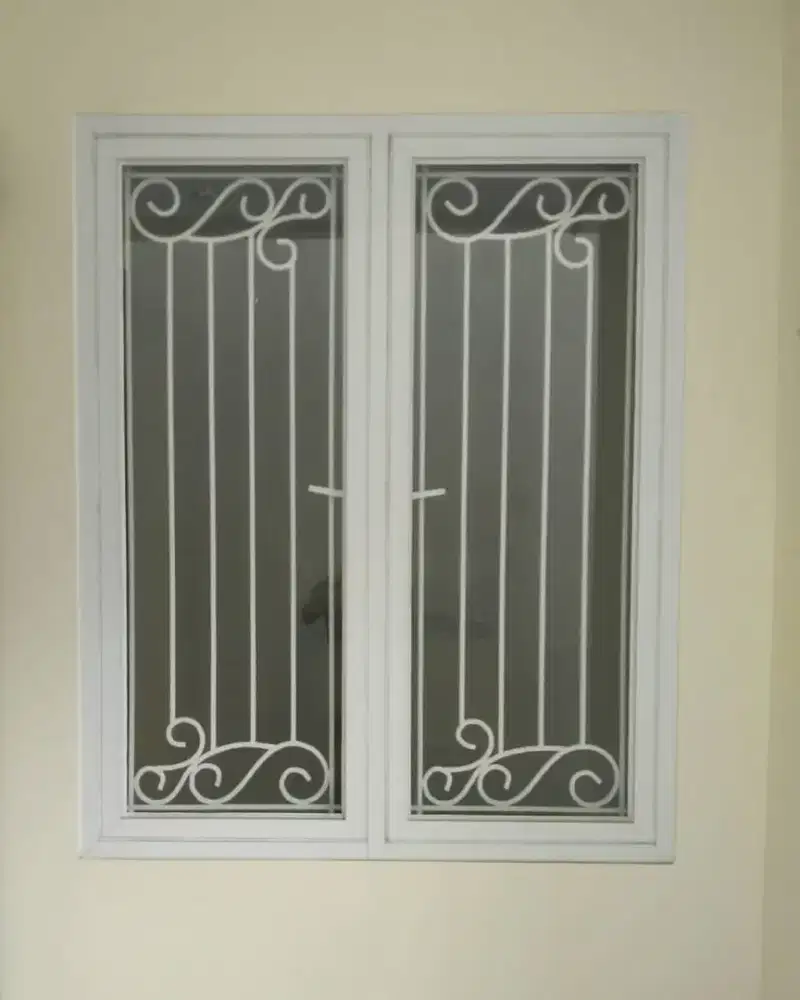 Tralis jendela motif minimalis LM01