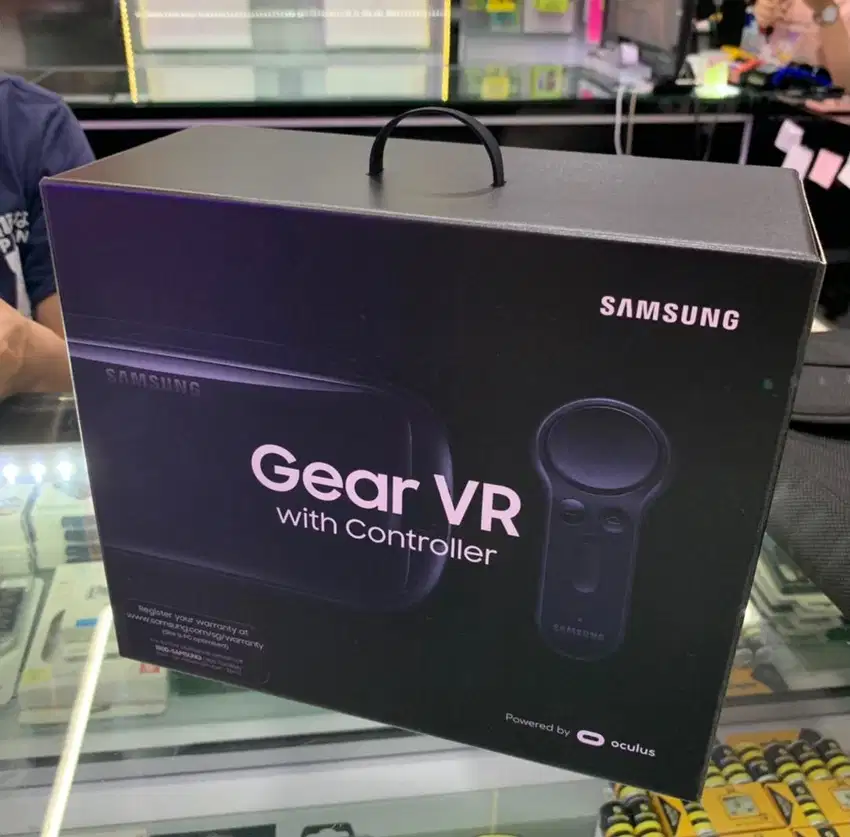 Original Samsung Gear VR with Controller Powered By Oculus