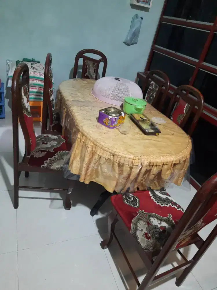 Dibeli terus meja makan bekas warung atau keluarga