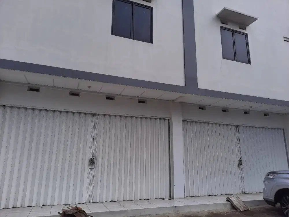 DISEWAKAN RUKO 2 PINTU DENGAN LUAS 200 M2 DI MANGUNJAYA