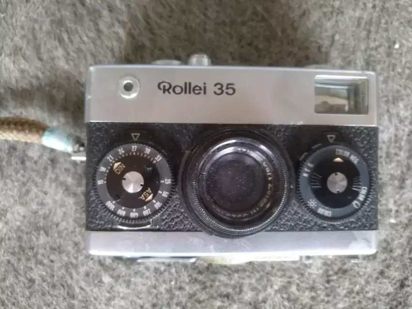 Camera analog merek Rollei 35. Vintage