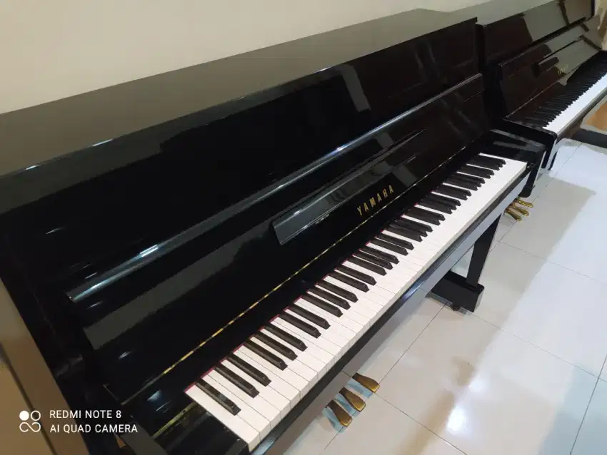 Piano Yamaha LU black