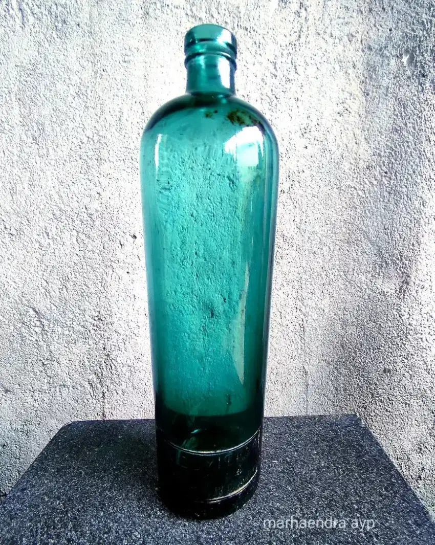 Botol vintage era kolonial jadul antik kuno
