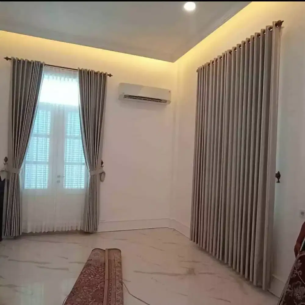 melayani pesanan gorden roller blinds dan wallpaper