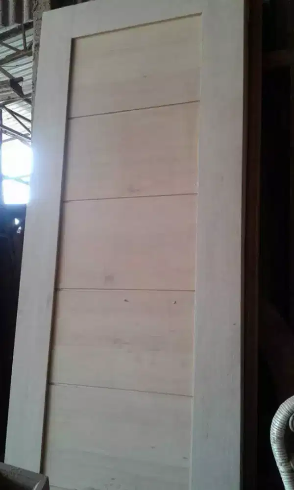 Pintu minimalis Kayu Meranti