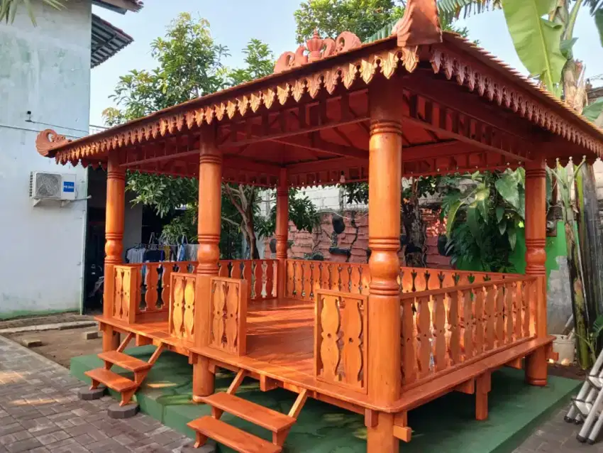 Gasebo kayu mahoni tiang motif ukuran 250x400cm