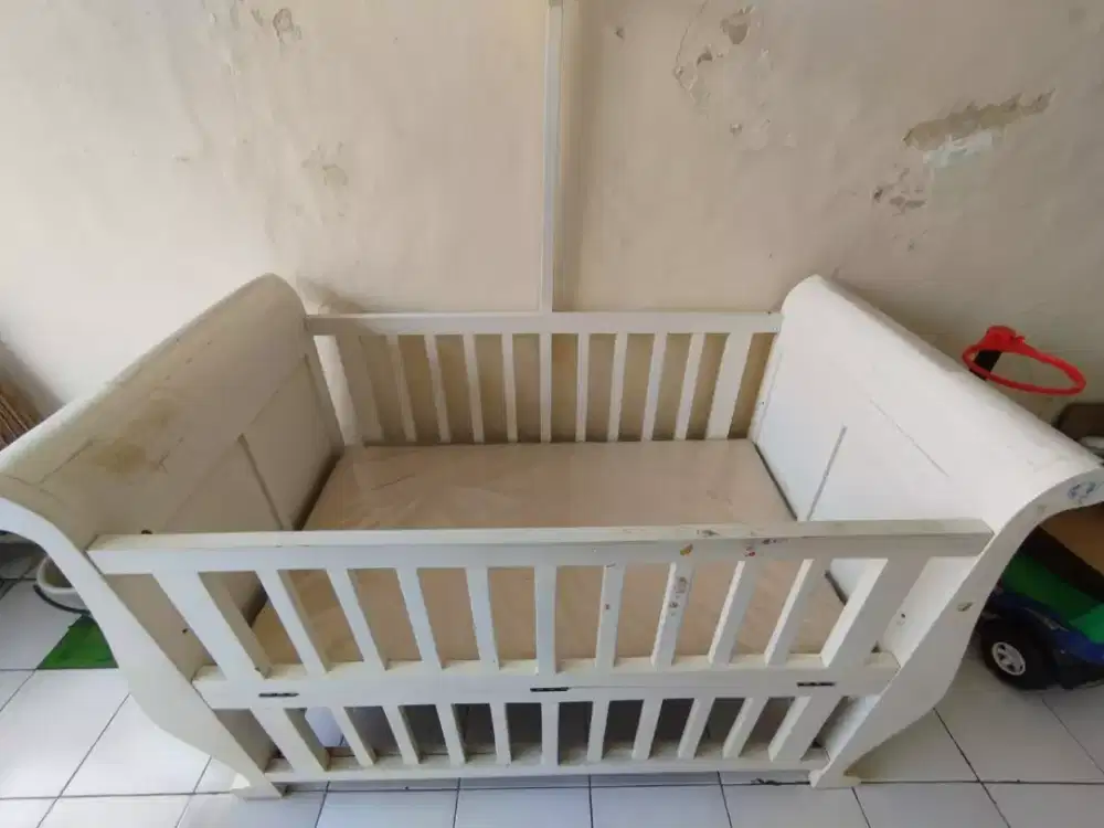 Box tempat tidur bayi