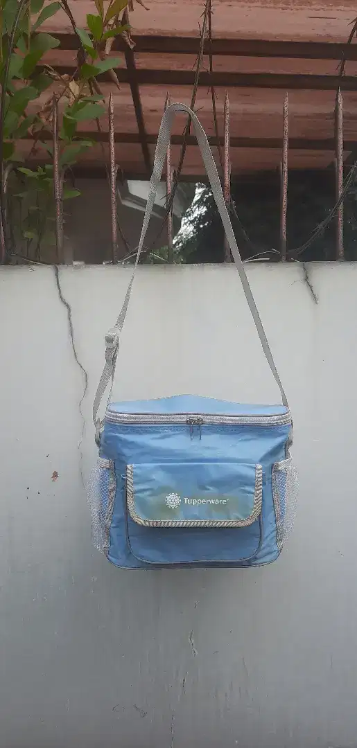 Tas tupperware biru