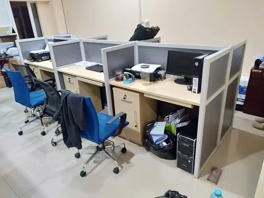 Meja Partisi Kantor 6 orang (3 x 2 berhadapan) plus kabinet