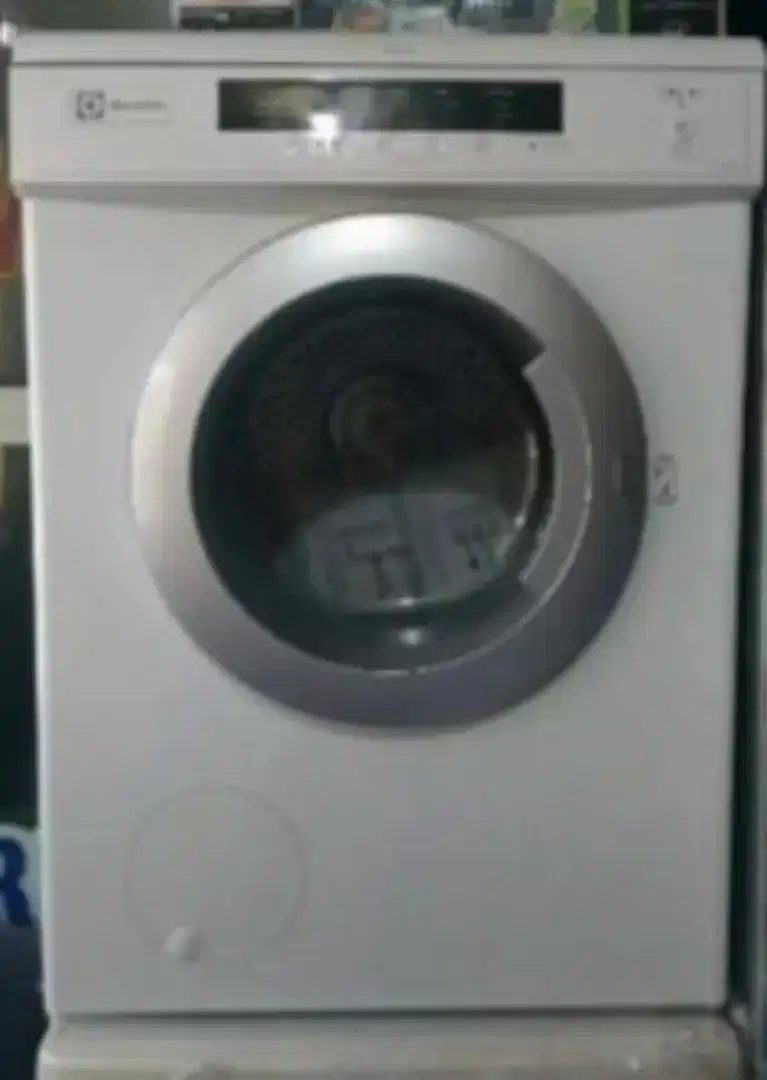 Pengering Electrolux 7kg asli ( Bandel cocok untuk laundry)