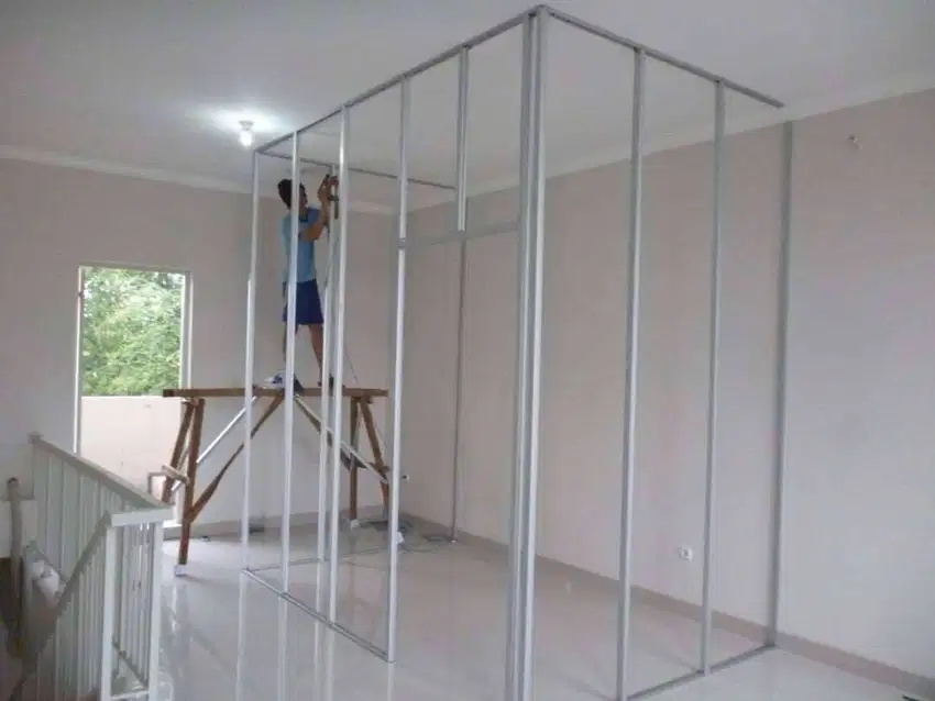 Keperluan kantor partisi