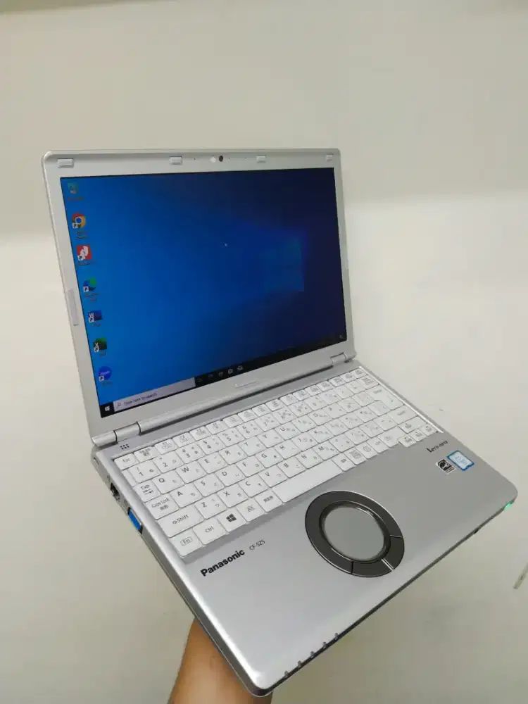 Laptop panasonic cf -sz5 i5 gen 6,ram 8 GB ,SSD 256 gb - Komputer