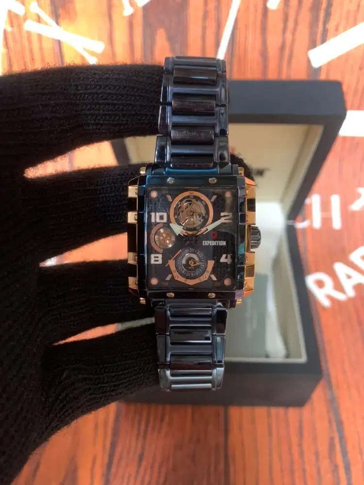 Jam cewe expedition e 6757 b