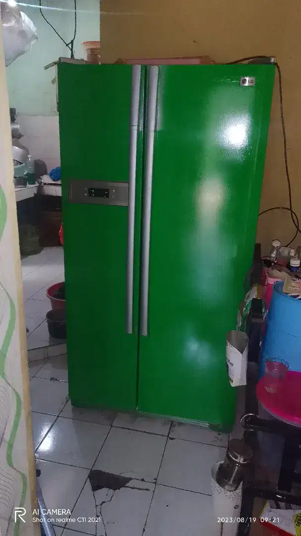 Kulkas 2 pintu side by side inverter merk LG
