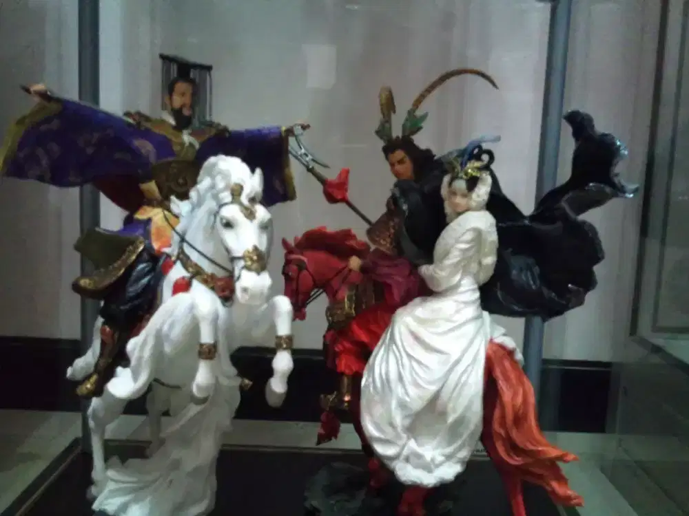 Dragon ball , Sam kok asli uniqlo. Tag figure