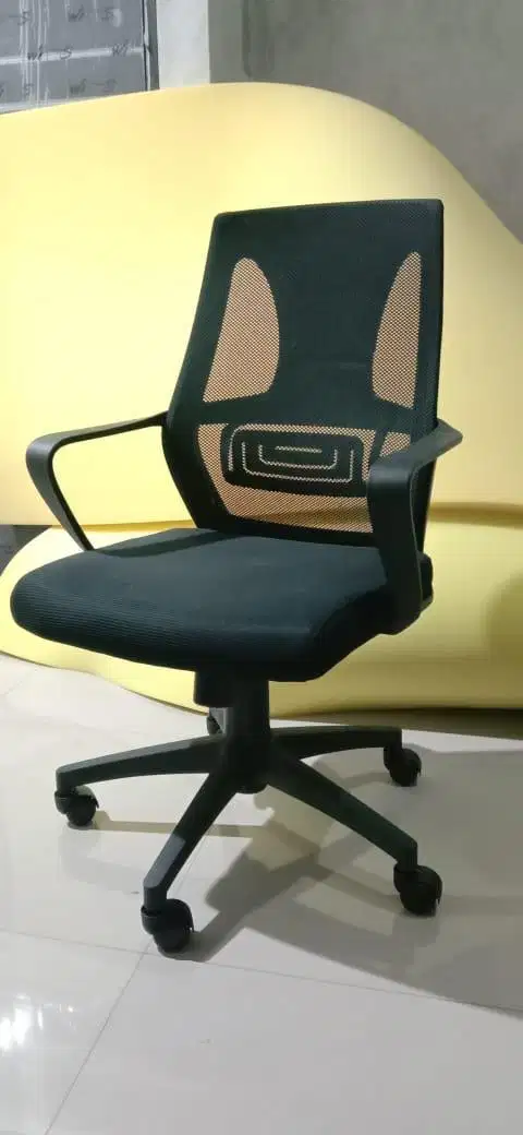 Kursi kantor direktur