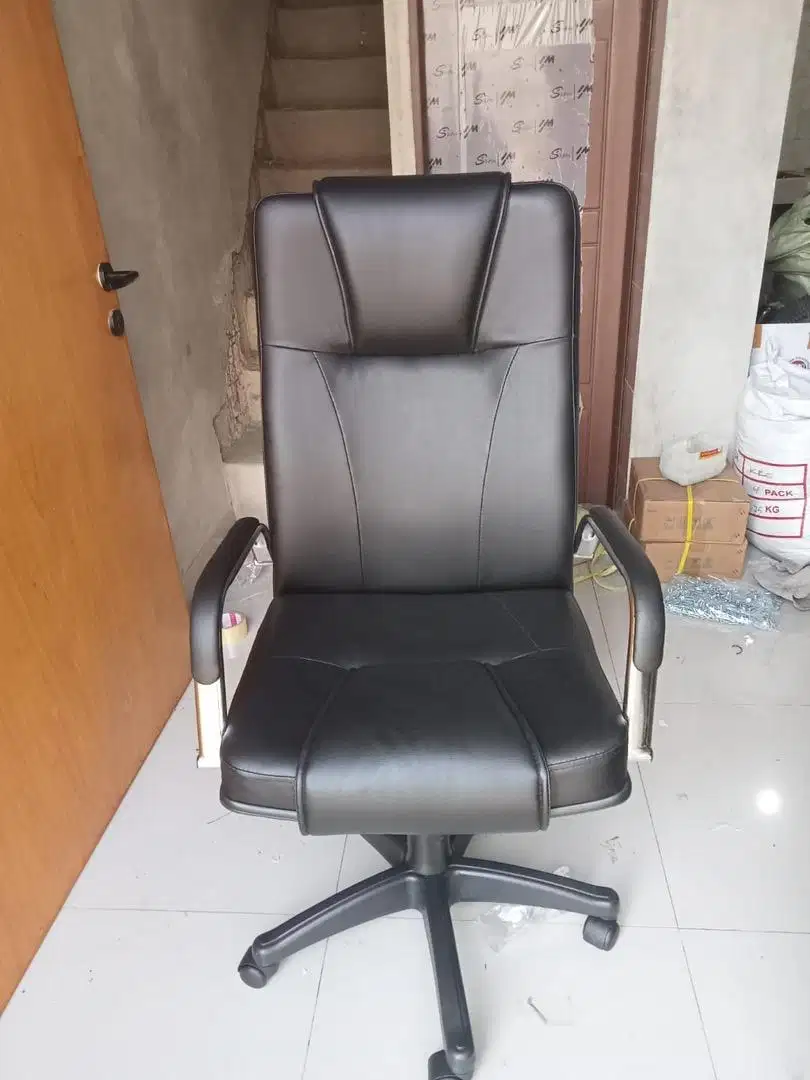 Kursi kantor direktur