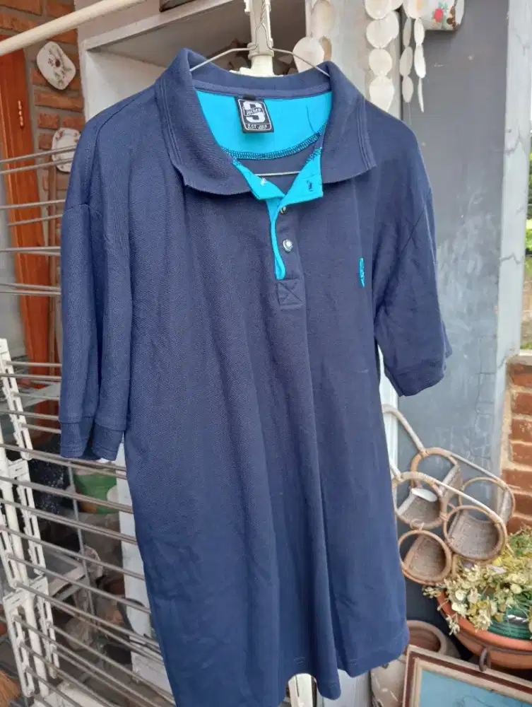 Kaos berkerah warna biru