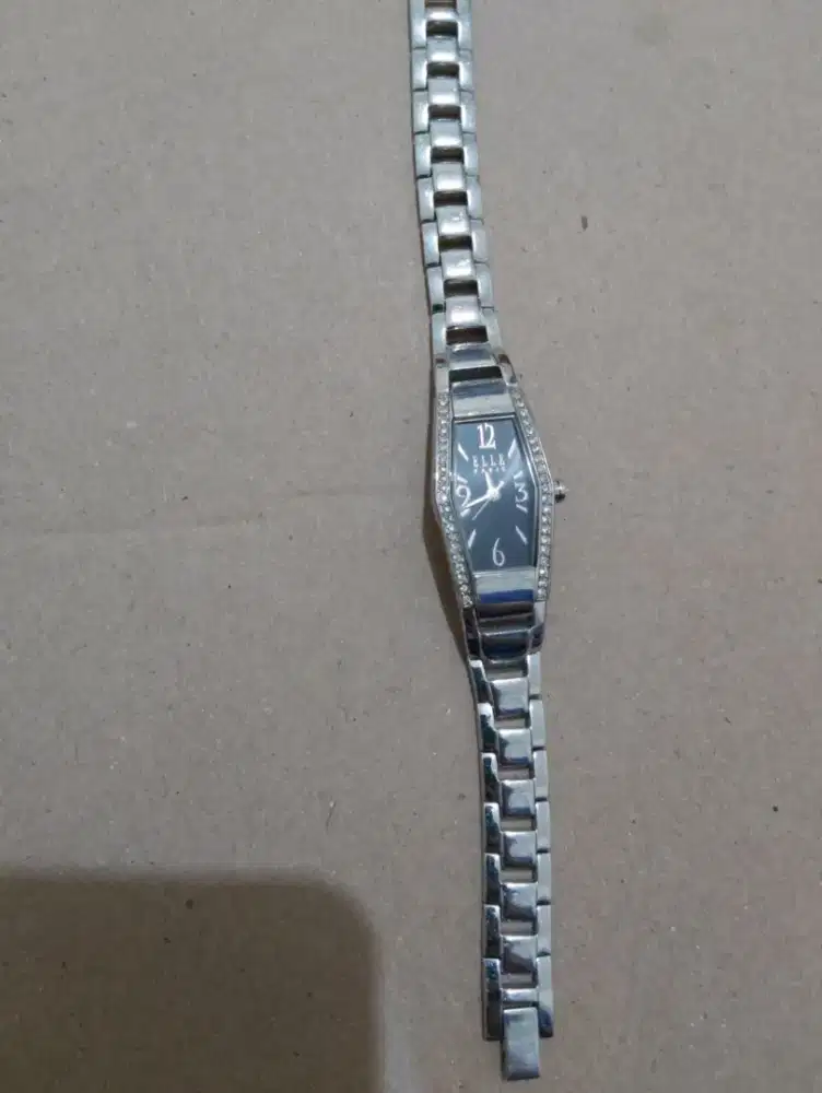 Jual Jam Tangan wanita ELLE original ,stainless steel, 250 rbu nego