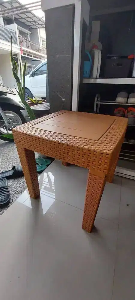 Meja Plastik Coklat Murah