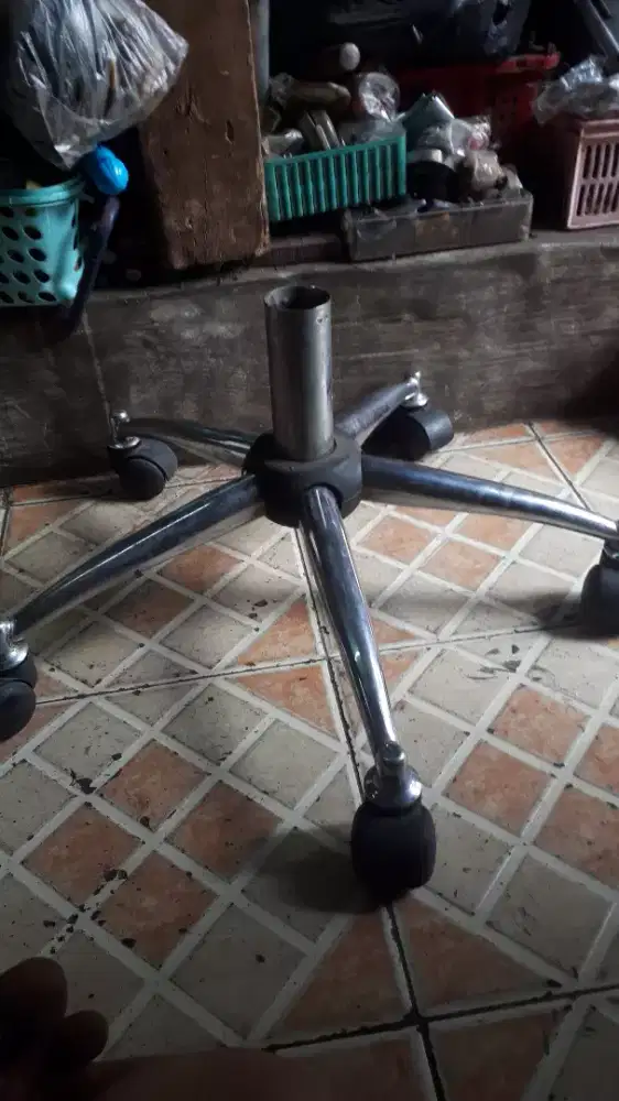 Se bh kaki besi stenlis utk urai kantor kuat bhn tbl seclgvada cpt deh