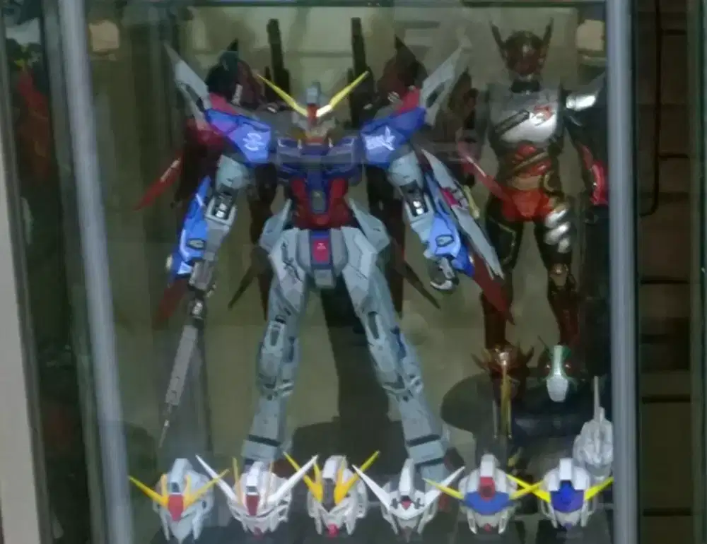 Mainan robot gundam ,kamen rider