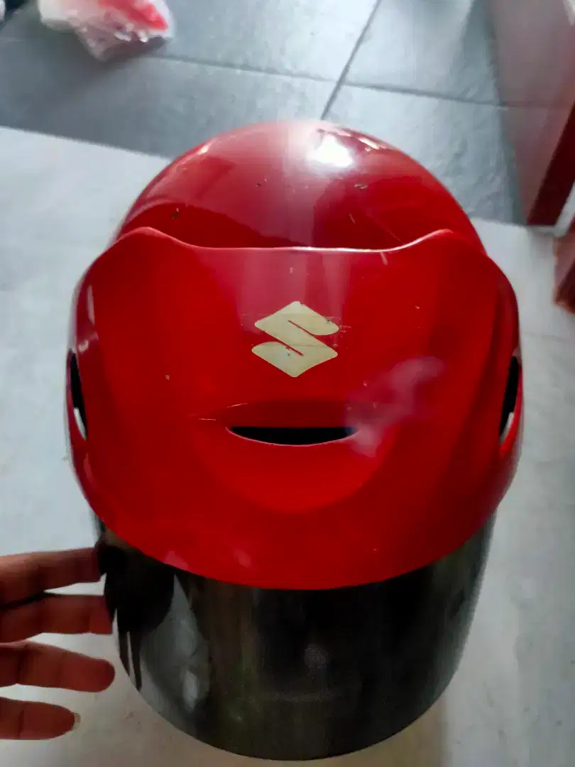 Helm Suzuki Asli