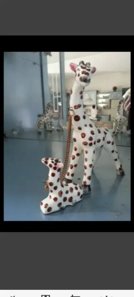 patung keramik  jerapah dengan anak tunggal nya.MURAH